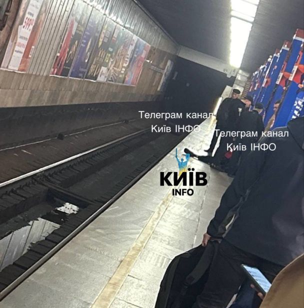 У метро в Києві помер чоловік / Фото: "Київ Інфо"