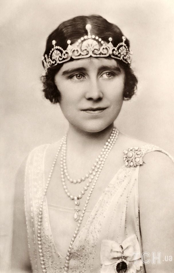 Lotus Çiçeği Tacı, Elizabeth Bowes-Lyon / © Getty Images