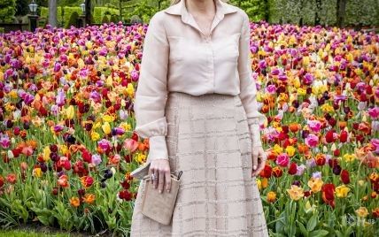 У шовковій сорочці і з квітковим обідком: королева Максима відвідала концерт