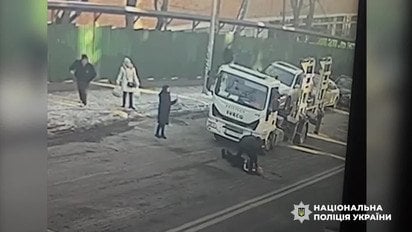 В Киеве мужчина жестоко избил водителя эвакуатора