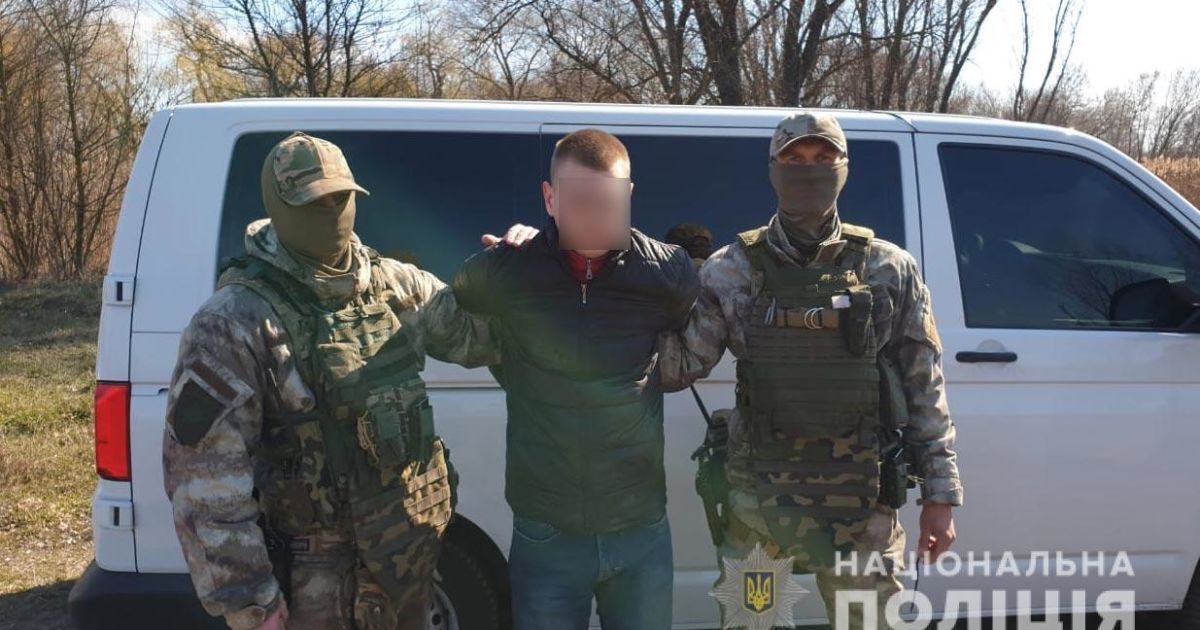 Разбойное нападение: в Полтаве задержали парней, которые с оружием "обчистили" пункт обмена валют