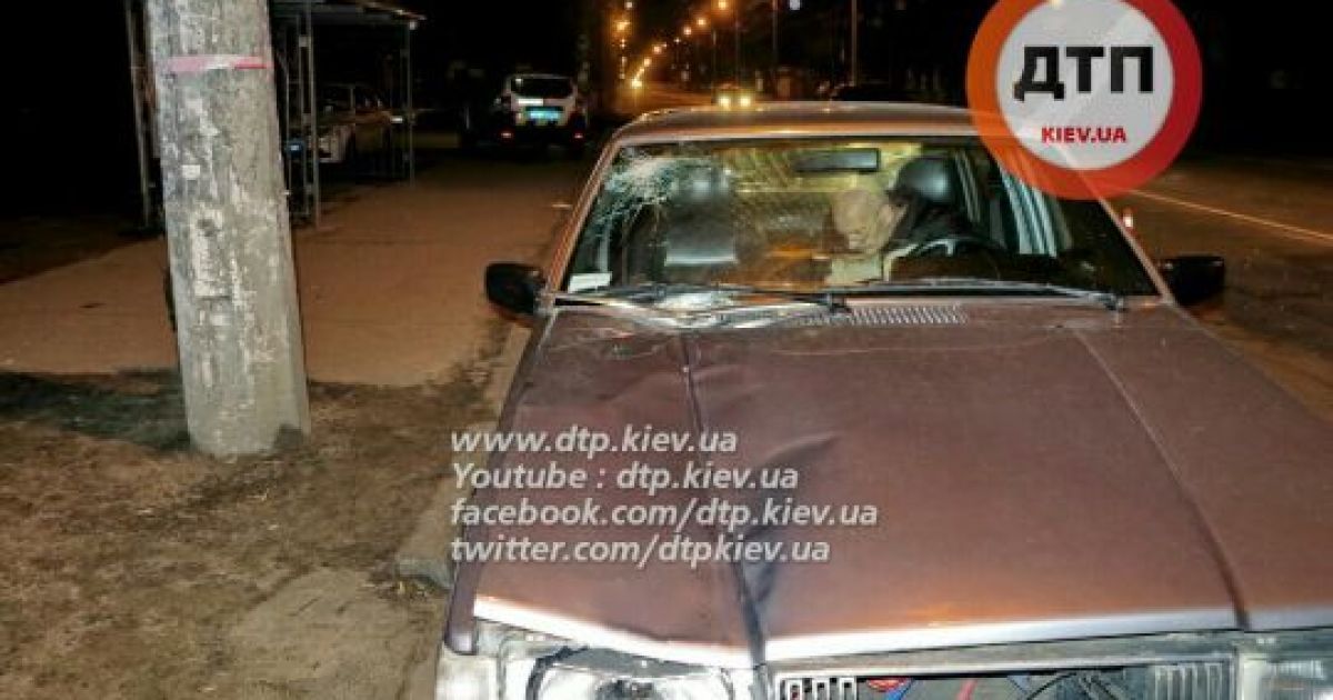 В Киеве автомобиль насмерть сбил женщину