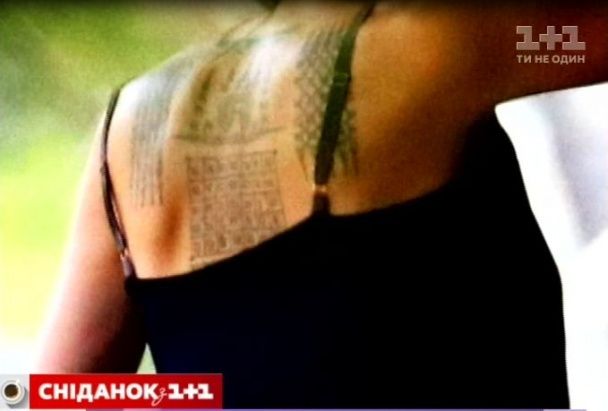 Джоли сделала новые тату