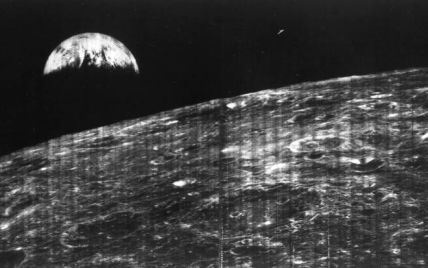 NASA представило первое фото Земли с Луны 50-летней давности