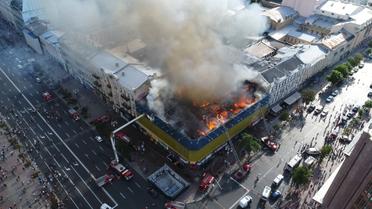 На Крещатике тушат пожар в здании возле Печерского суда