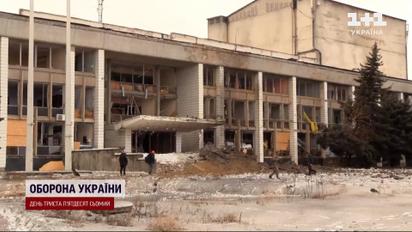 Ракетой – по Дворцу культуры: россияне ударили по центру Константиновки Донецкой области.