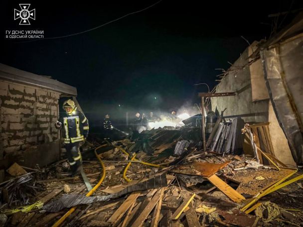Руйнування на Одещині внаслідок атаки безпілотниками у новорічну ніч / © ДСНС України у Telegram