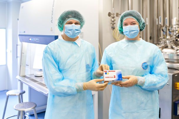 Дослідники  Ігор Кравчук та Людмила Болотова.