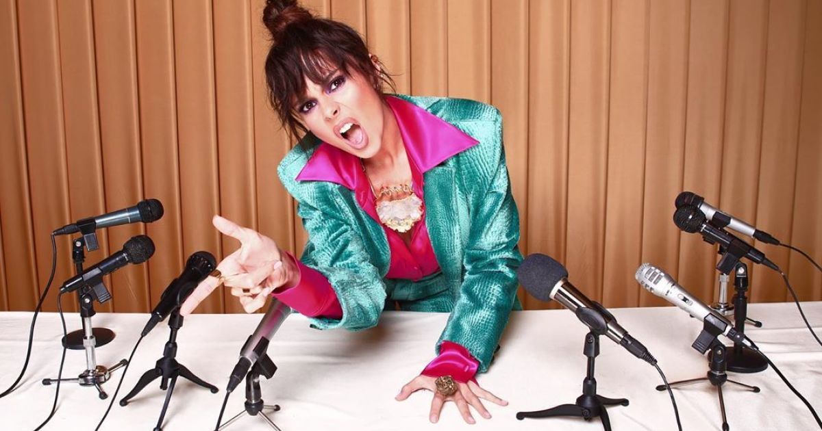 "Дика" Настя Каменських з чубчиком розповіла, про що її нова пісня A HUEVO