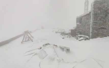 В Карпатах выпал снег и приморозило: атмосферное фото