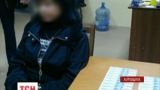 На Харківщині затримали вчительку під час спроби продати 13-річну вихованку