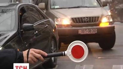 У центрі Києва авто з мертвим водієм врізалося в іншу автівку