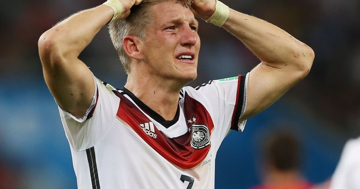 Швайнштайгер может не успеть залечить колено к Евро-2016.