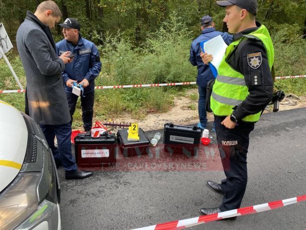 Поліція на місці обстрілу автомобіля. / © PavlovskyNEWS