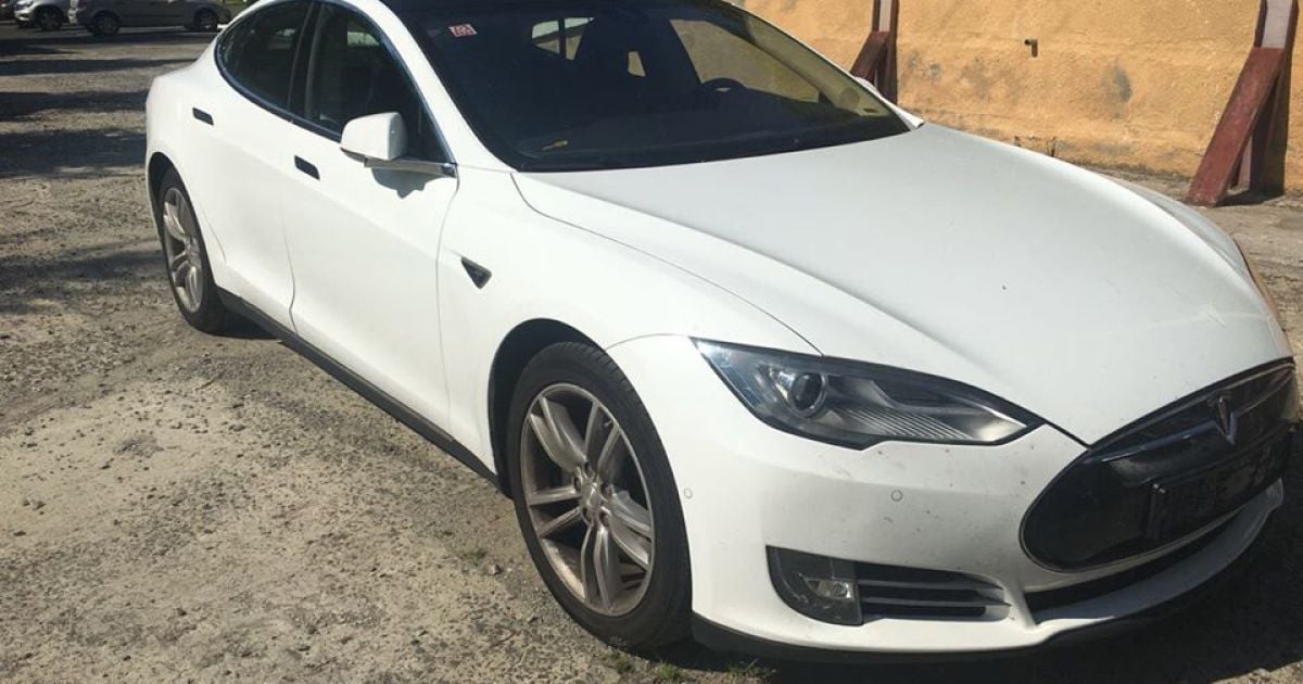 Суд конфисковал у украинца электромобиль Tesla за сокрытие реальной стоимости