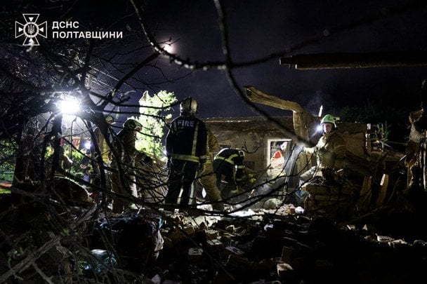 РФ атакувала житловий сектор в одній з областей: виникли руйнування і пожежі (фото)