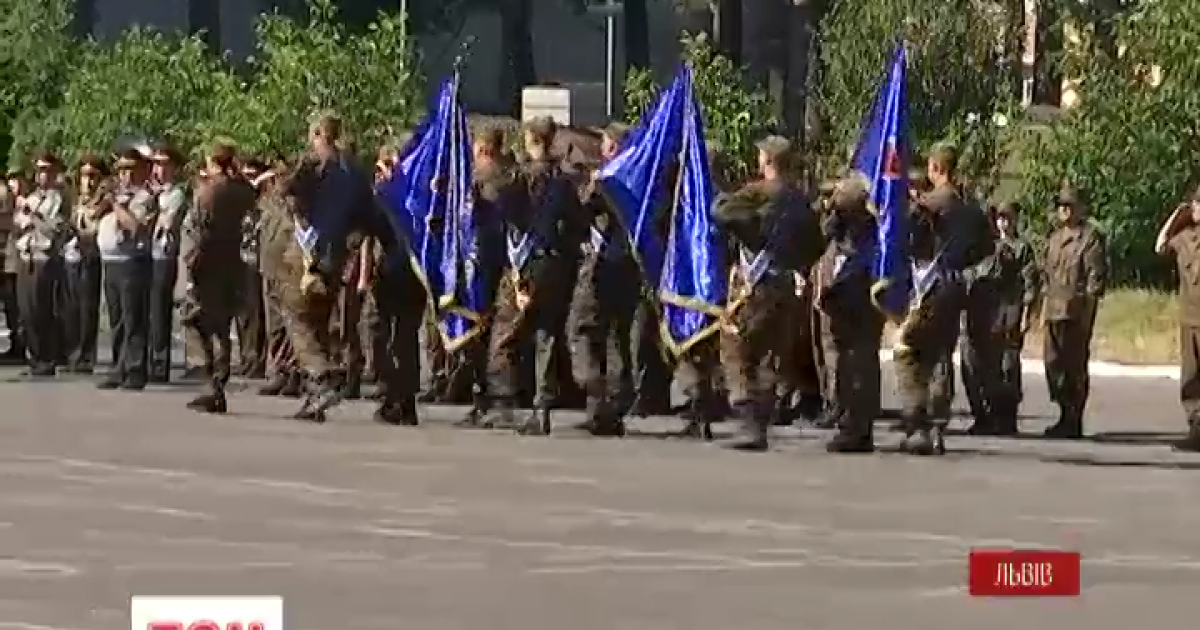 Нацгвардейцы получили новые боевые знамена