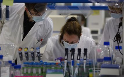Британія розпочала масове щеплення від коронавірусу: відповіді на головні запитання про вакцину