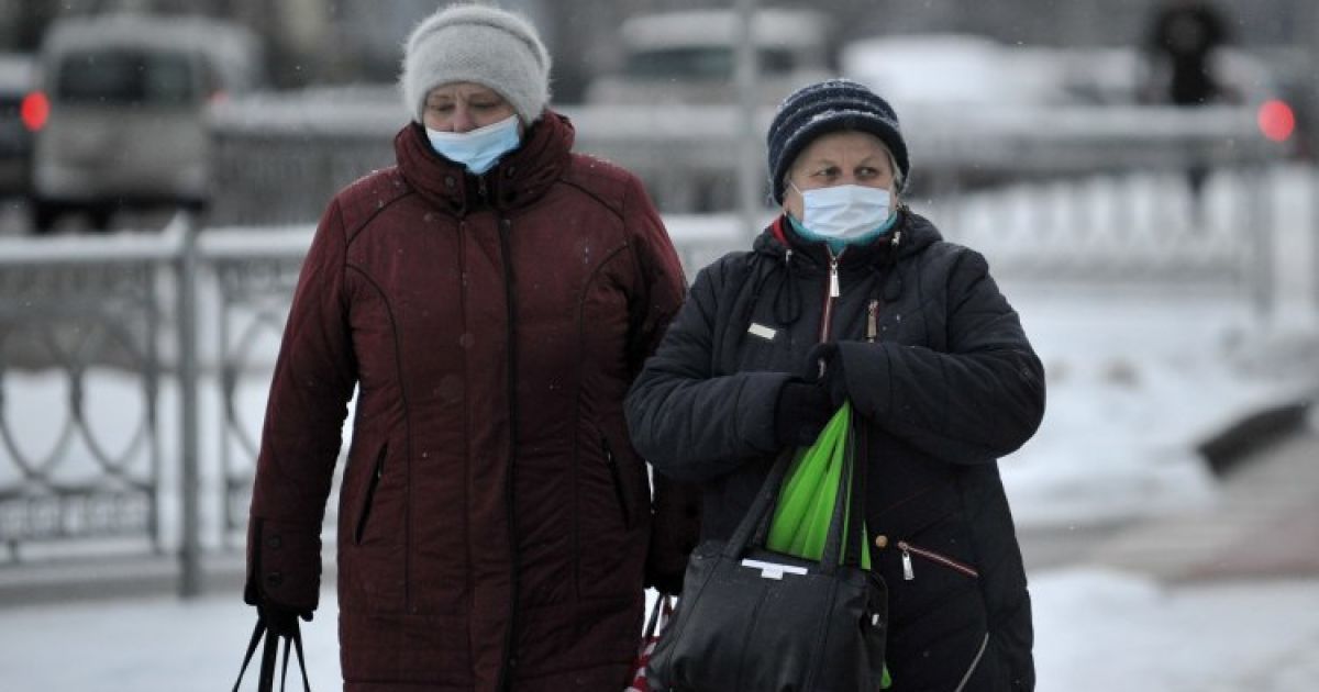 "Они хорошо защищают": в Минздраве заявили, что ношение масок может остаться и после пандемии COVID