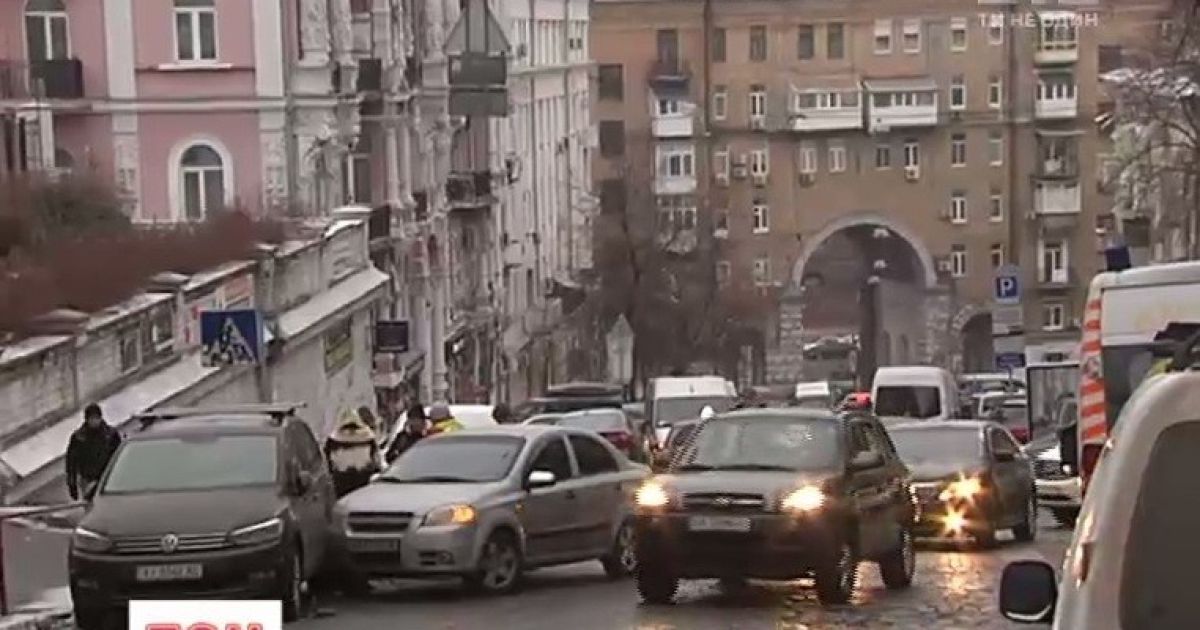 Авто з мертвим водієм улаштувало ДТП неподалік Адміністрації президента