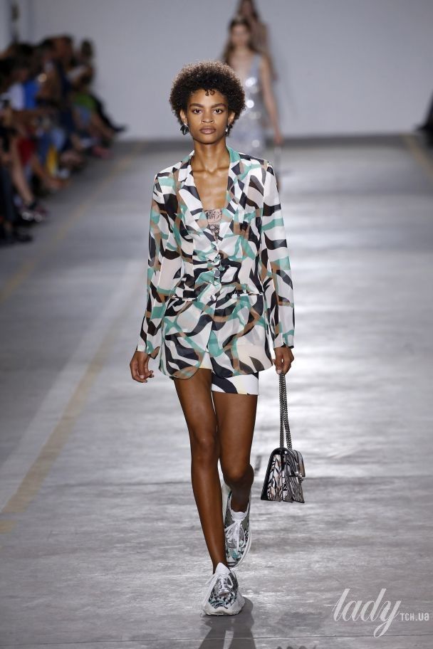 Мини-сарафаны и обтягивающие велосипедки: коллекция Roberto Cavalli ...