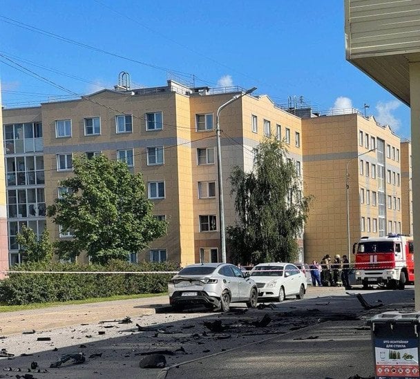 Фото з місця вибуху авто з російським підполковником у Санкт-Петербурзі / © російські телеграм-канали