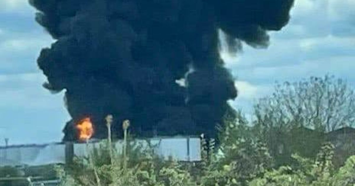 Ракетний удар зруйнував ємності з агропродукцією, яка мала йти на експорт до краін Азії та Африки / Фото: Мінвідновлення