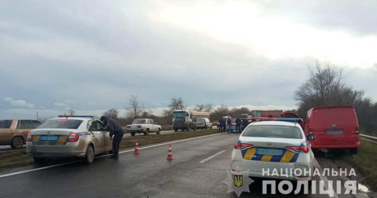 Смертельна ДТП на трасі Одеса-Мелітополь: є загиблі та постраждалі (фото)