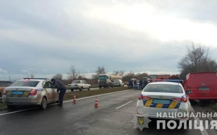 Смертельна ДТП на трасі Одеса-Мелітополь: є загиблі та постраждалі (фото)