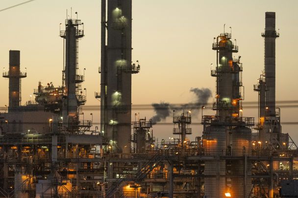 Нефть резко подешевела: психологическая отметка пробита