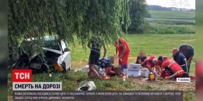 Новини України: на Волині водій на швидкості увігнався у дерево, 3 людей загинуло