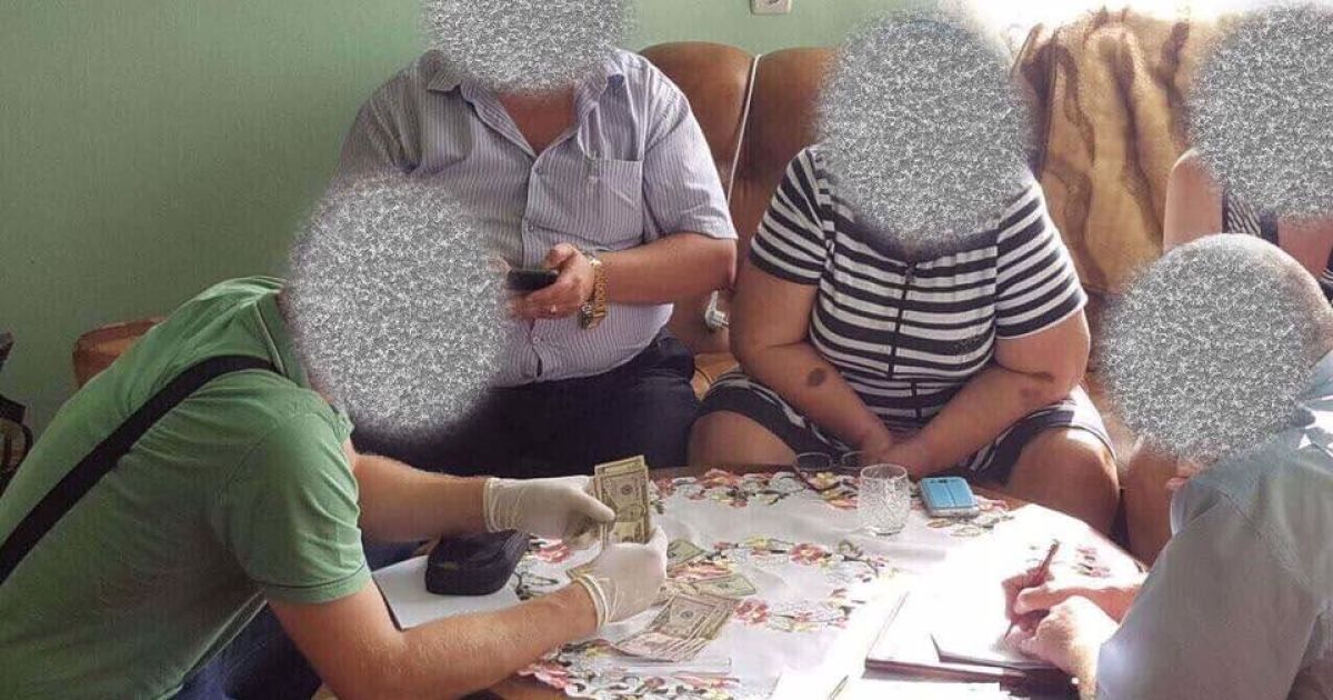 Медик і комунальник: у ГПУ повідомили про двох затриманих хабарників на Закарпатті і Черкащині