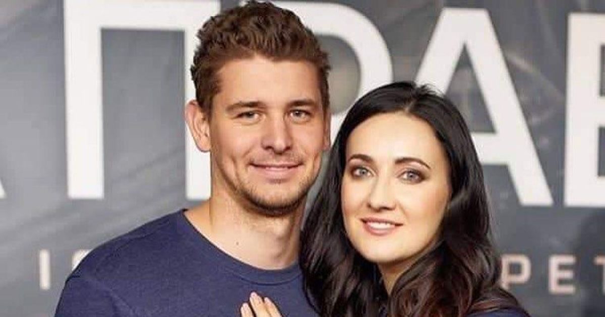 "Зарядив рукою в обличчя": Соломія Вітвіцька пригадала травматичний поцілунок з чоловіком