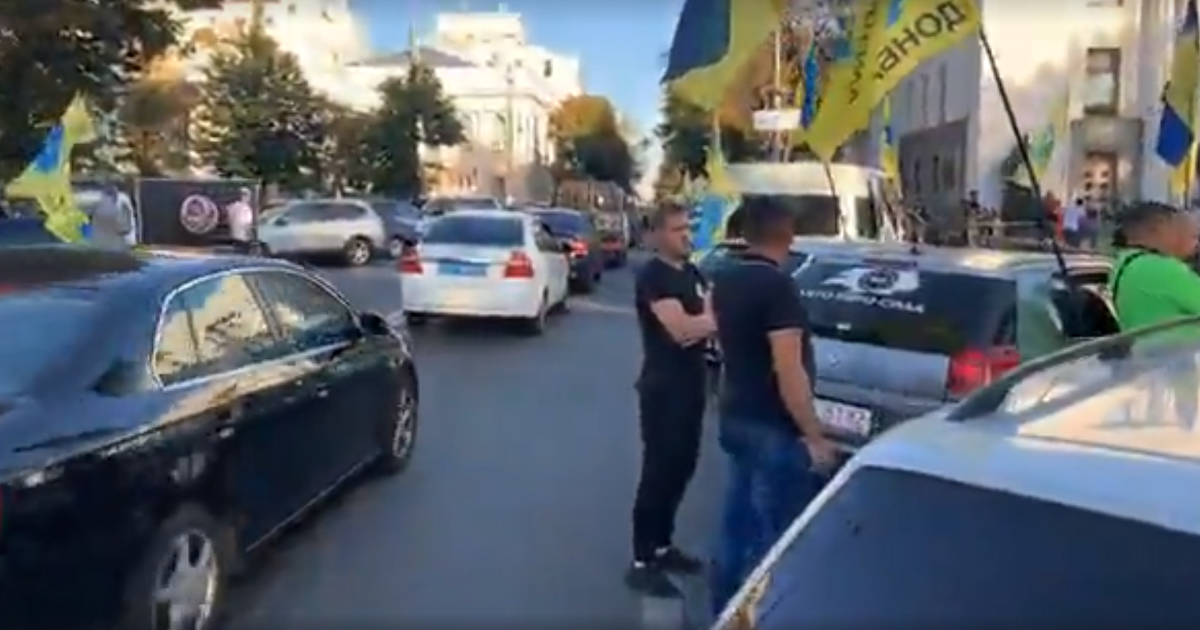 "Євробляхери" зібралися під Верховною Радою для акції протесту та поставили ультиматум