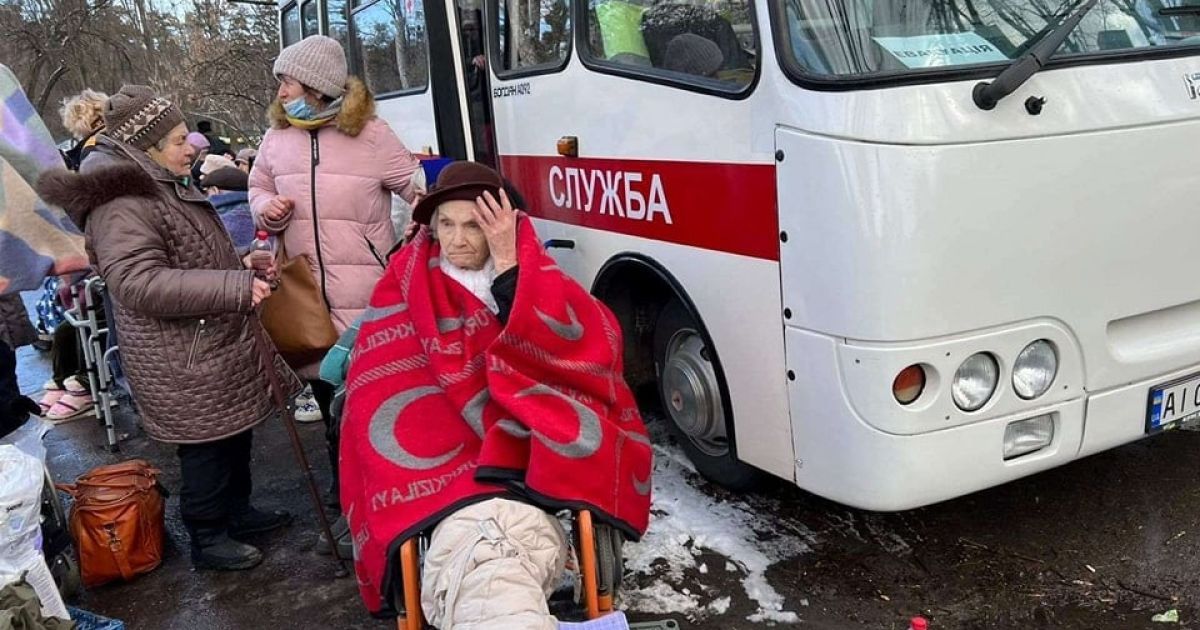 В городе Ирпень под Киевом продолжается эвакуация мирного населения: фото