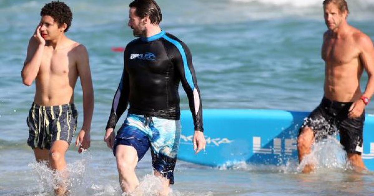 Х'ю Джекман рятує серфінгістів / © Twitter/HughJackMania Club