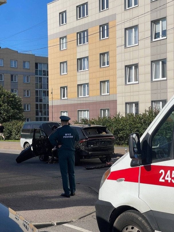 Фото з місця вибуху авто з російським підполковником у Санкт-Петербурзі / © російські телеграм-канали