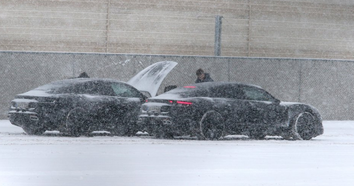 В порту Норвегии засняли электрокары Porsche Taycan