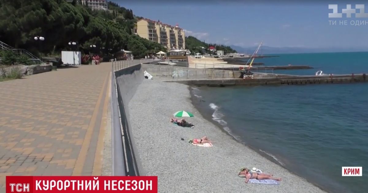 Пустые пляжи и критика от россиян: в Крыму в разгар курортного сезона вспоминают об Украине