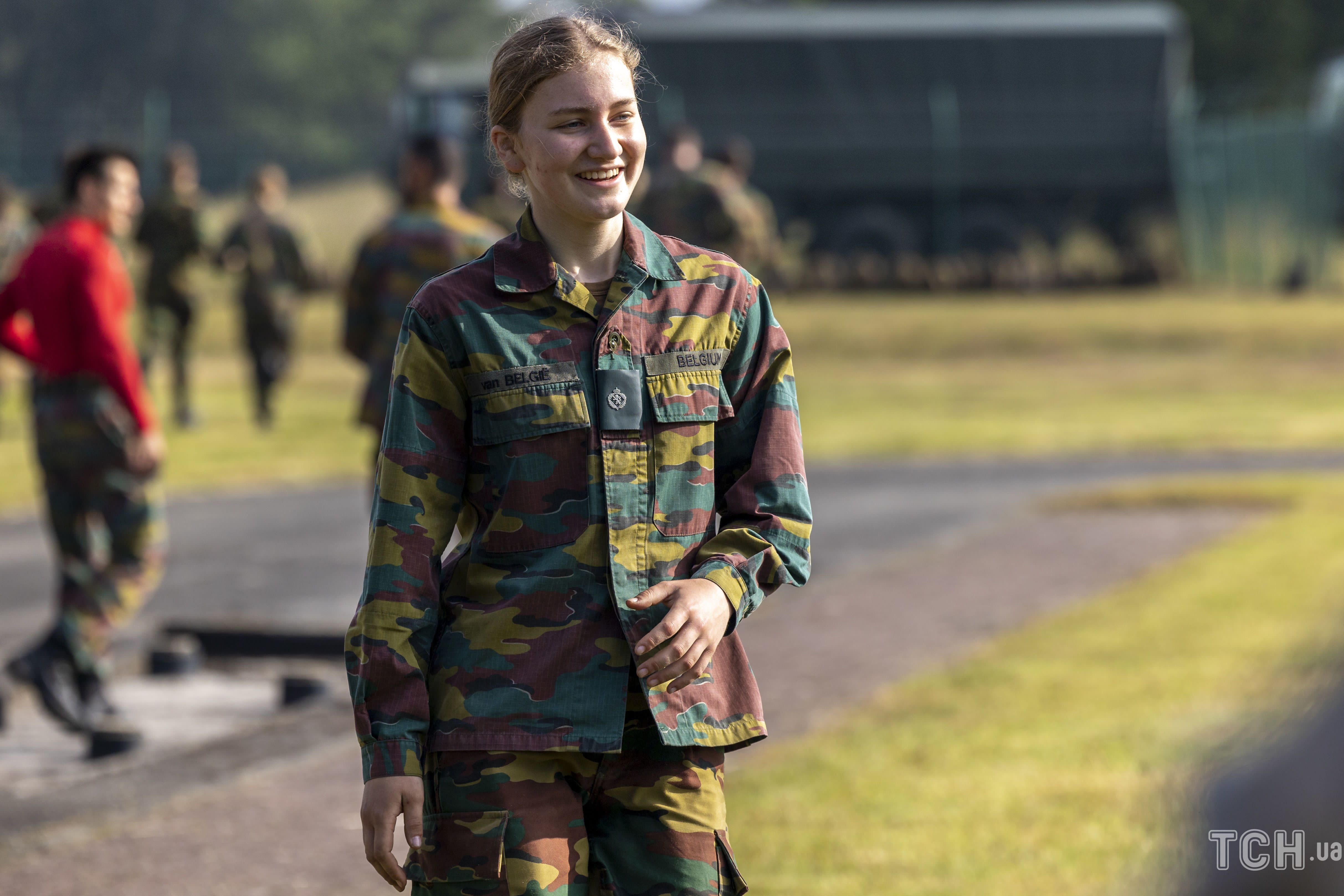 Принцесса Елизавета на тренировке в военном лагере - фото — Общество