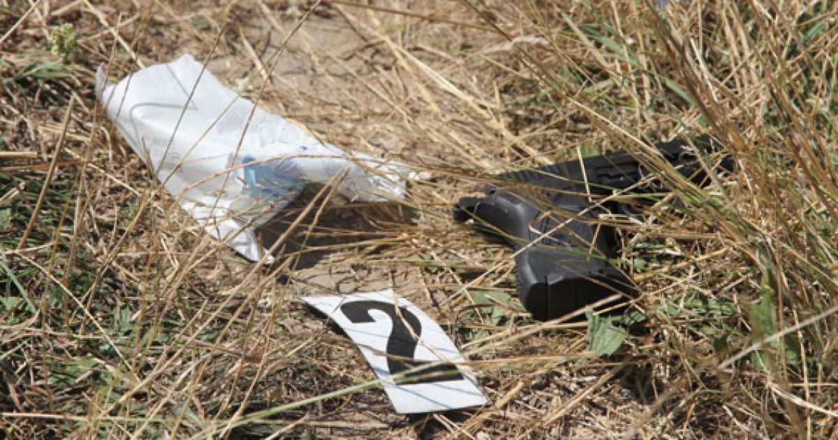 В Ровно умер грабитель аптеки, который выстрелил себе в висок, убегая от полиции