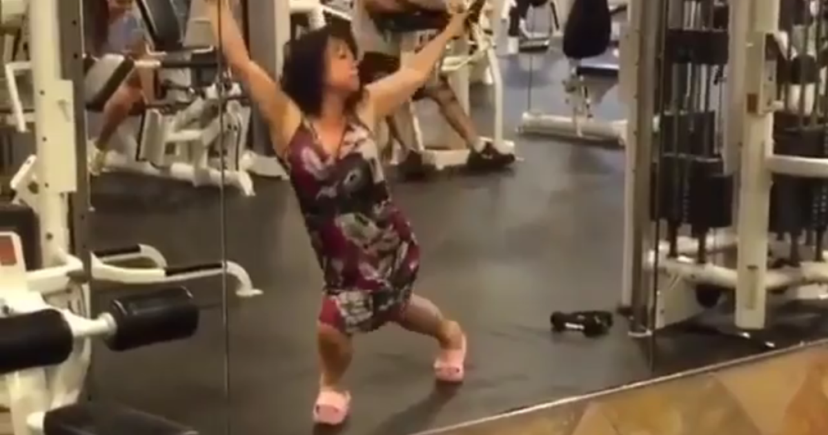 Флешмоб бородачей и пьяные выкрутасы женщины в тренажерном зале. Тренды Сети