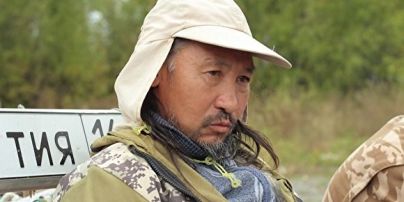 В России полицейские задержали якутского шамана, который шел пешком в Москву для "обряда изгнания Путина"