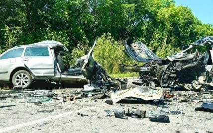 Біля Франківська 17-річна водійка влаштувала жахливу ДТП: троє загиблих (фото)