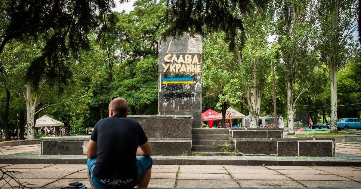 У Зеленського пояснили ставлення до декомунізації та закону про мову