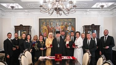 Предстоятель Православної Церкви України Блаженніший Митрополит Київський і всієї України Епіфаній відзначив високими церковними нагородами колектив приватної фірми Петро Великий та її керівницю Аллу Ландар_2