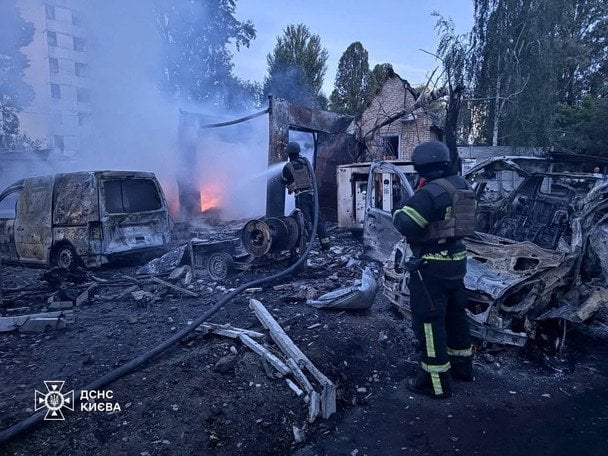 У столиці зафіксували руйнування та пожежі внаслідок атаки РФ. / © ГУ ДСНС у Києві
