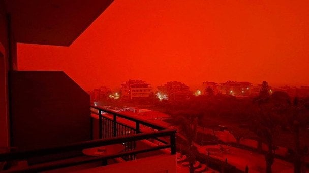 Перед католицьким Великоднем небо стало 