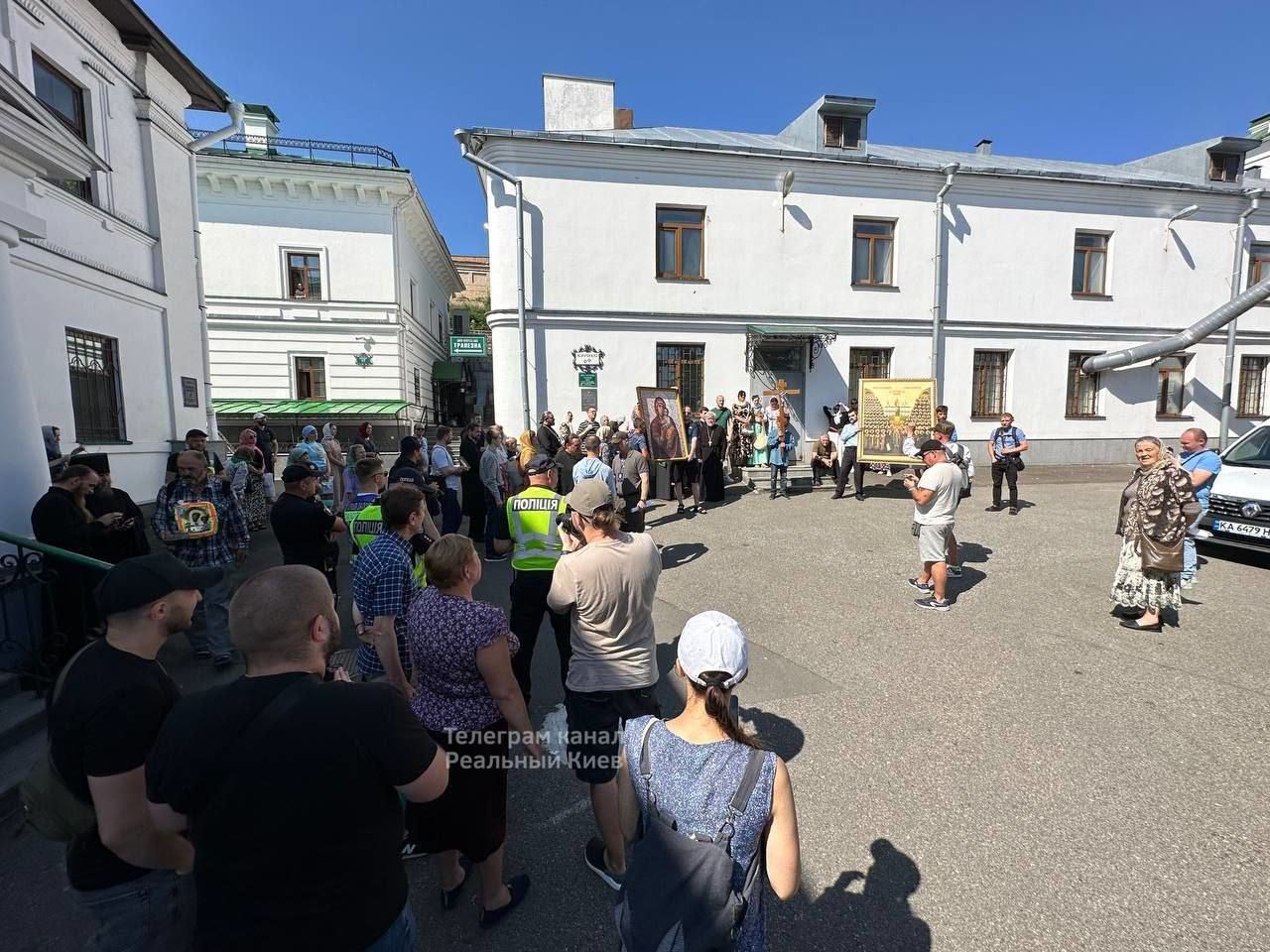 В Киево-Печерскую лавру 4 июля снова прибыла комиссия Минкульта/Фото: Телеграмм-канал