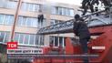 У Хмельницькому згорів цілий поверх ТРЦ – на заваді рятувальникам стали припарковані поряд авто